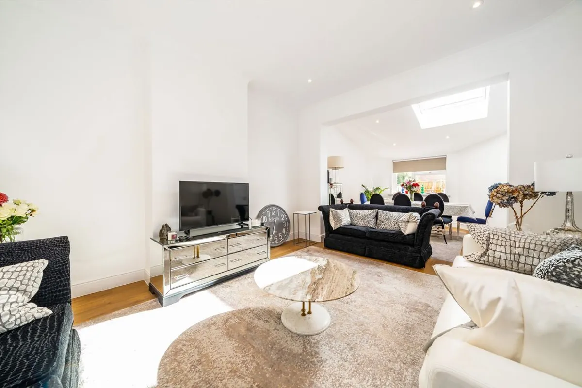 House Cuckoo Lane in Greater London