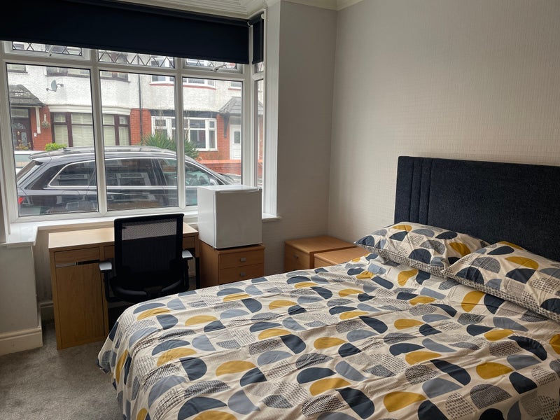 Room Cromwell Avenue in Manchester