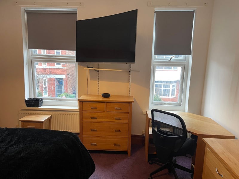 Room Cromwell Avenue in Manchester