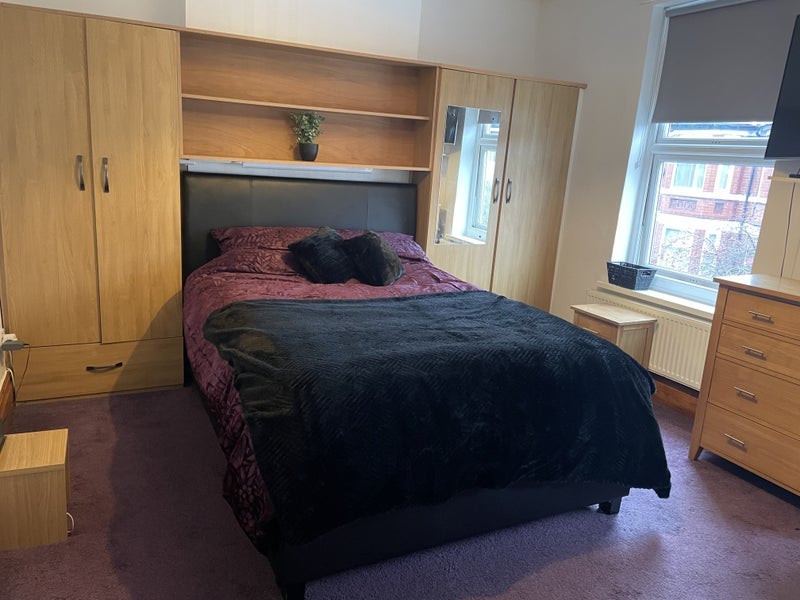 Room Cromwell Avenue in Manchester