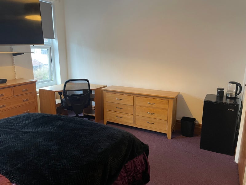 Room Cromwell Avenue in Manchester