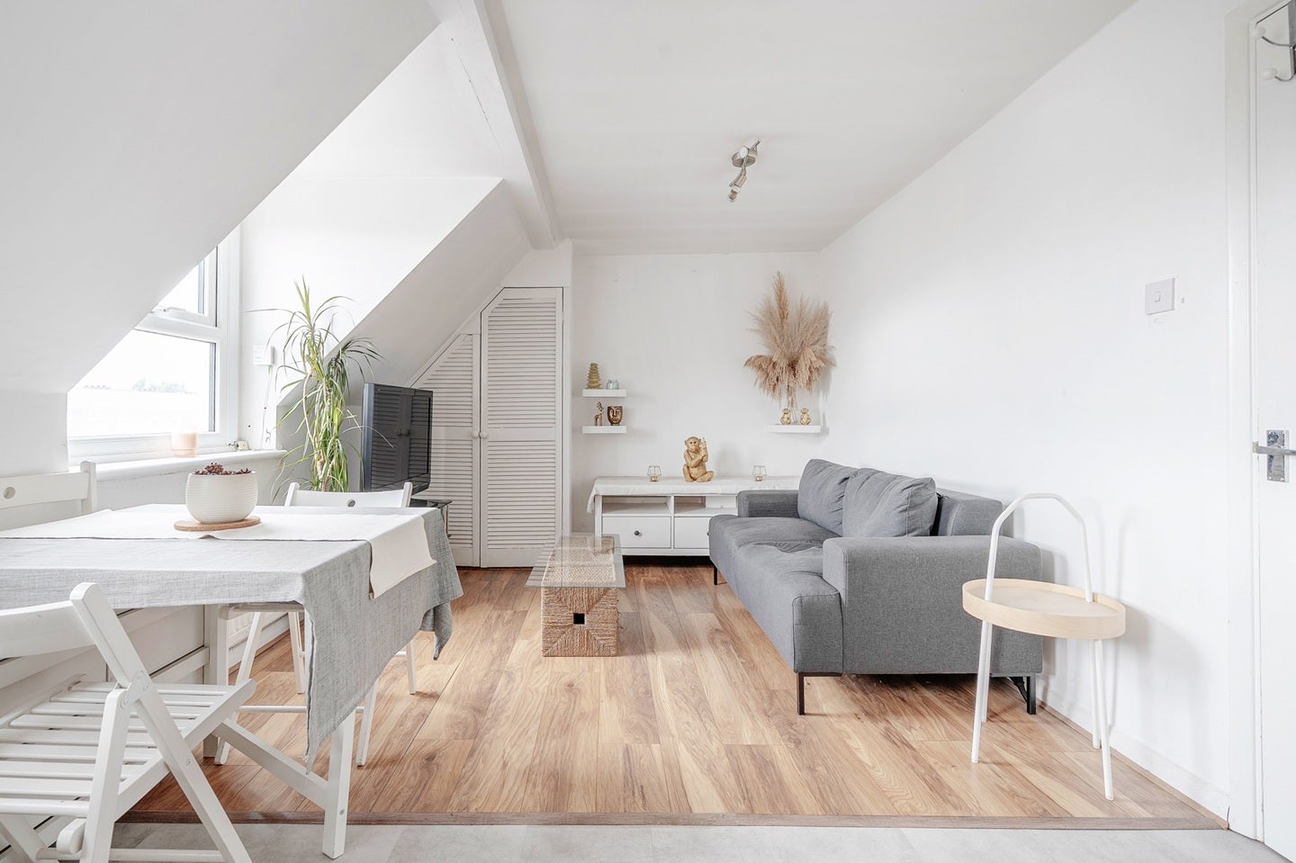 Flat Coldharbour Lane in Greater London