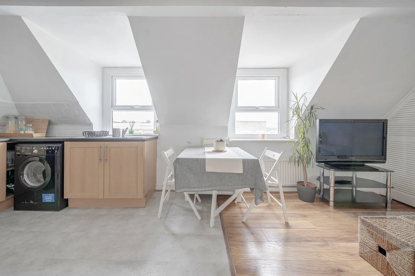 Flat Coldharbour Lane in Greater London
