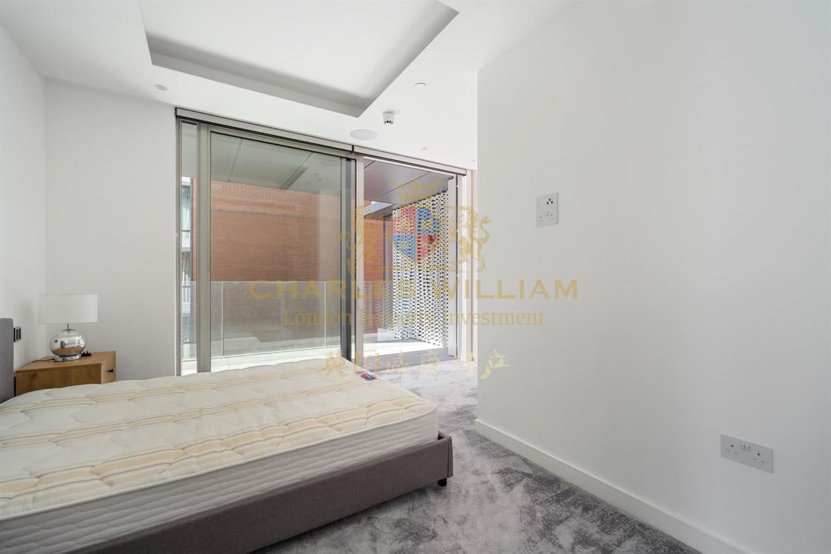 Flat St Clare Street in City of London