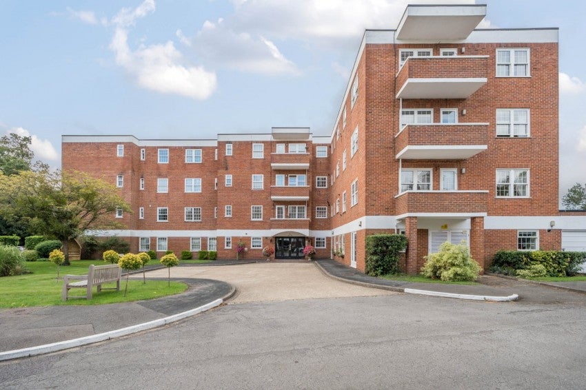 Flat Oxford Road in Gerrards Cross
