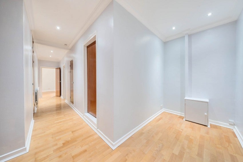 Flat Oxford Road in Gerrards Cross