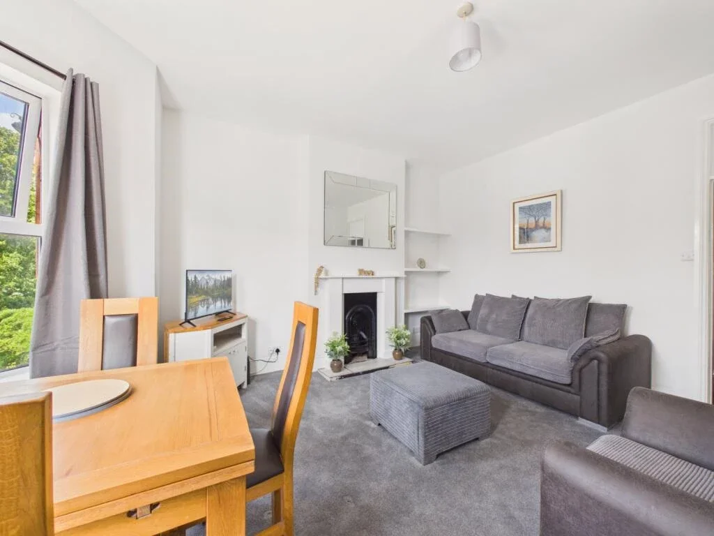 Flat Beachborough Road in Folkestone and Hythe District