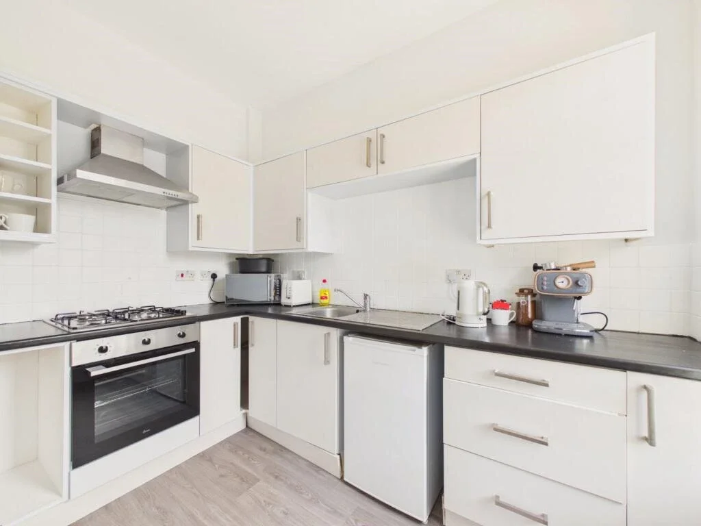 Flat Beachborough Road in Folkestone and Hythe District