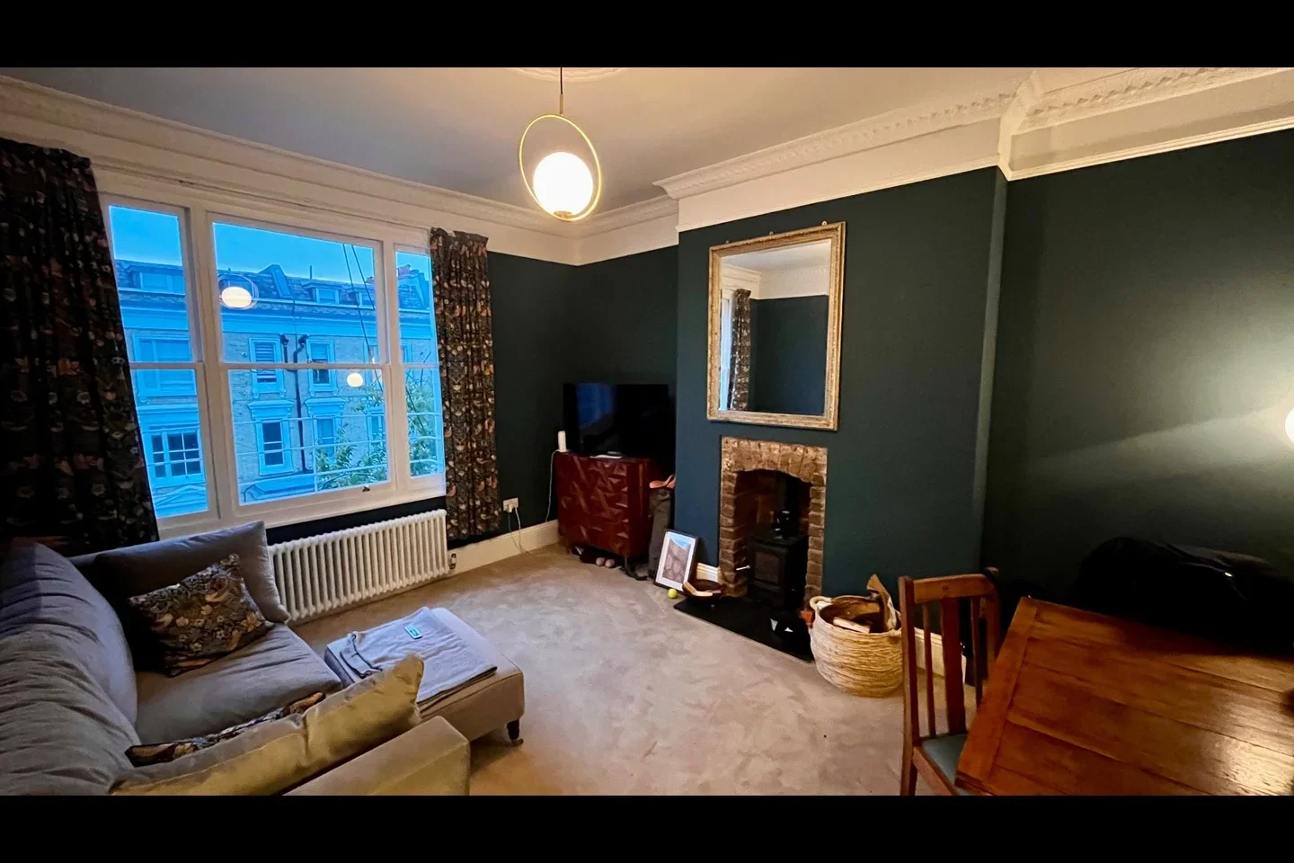 Flat Eardley Crescent in Greater London