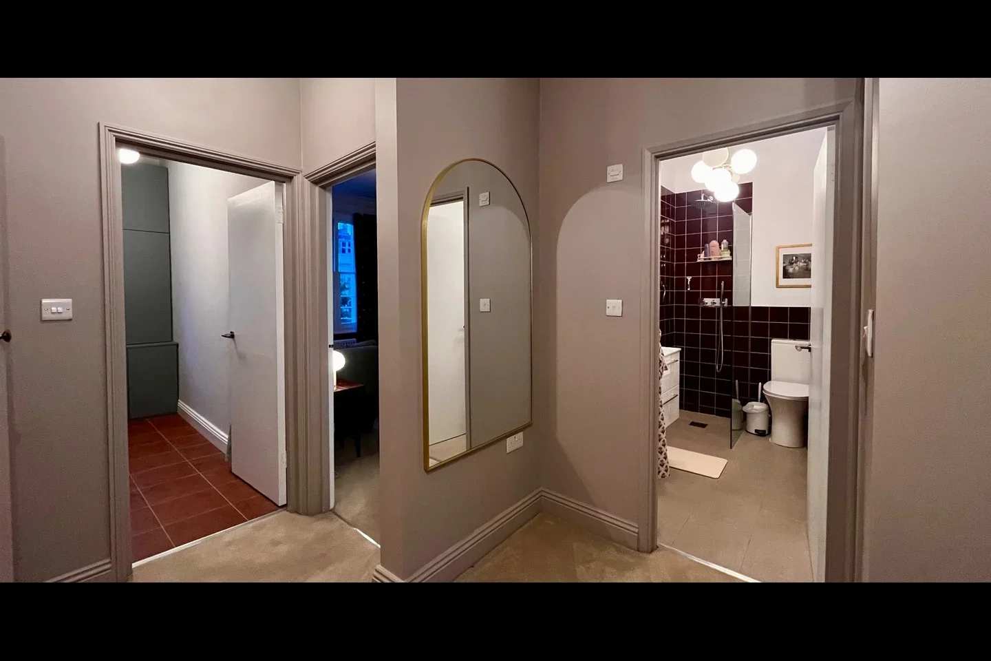 Flat Eardley Crescent in Greater London