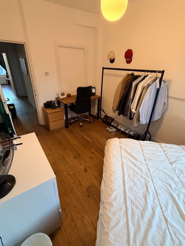 Flat Essex Road in Greater London