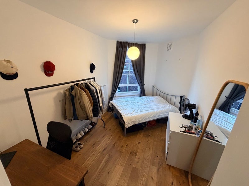 Flat Essex Road in Greater London