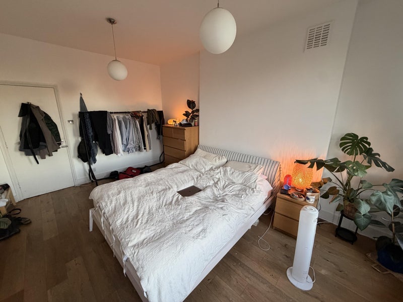 Flat Essex Road in Greater London