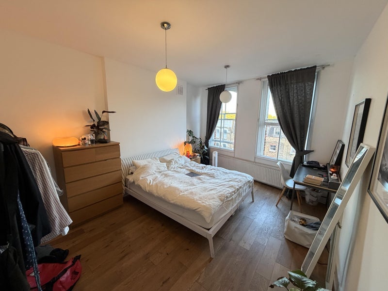 Flat Essex Road in Greater London
