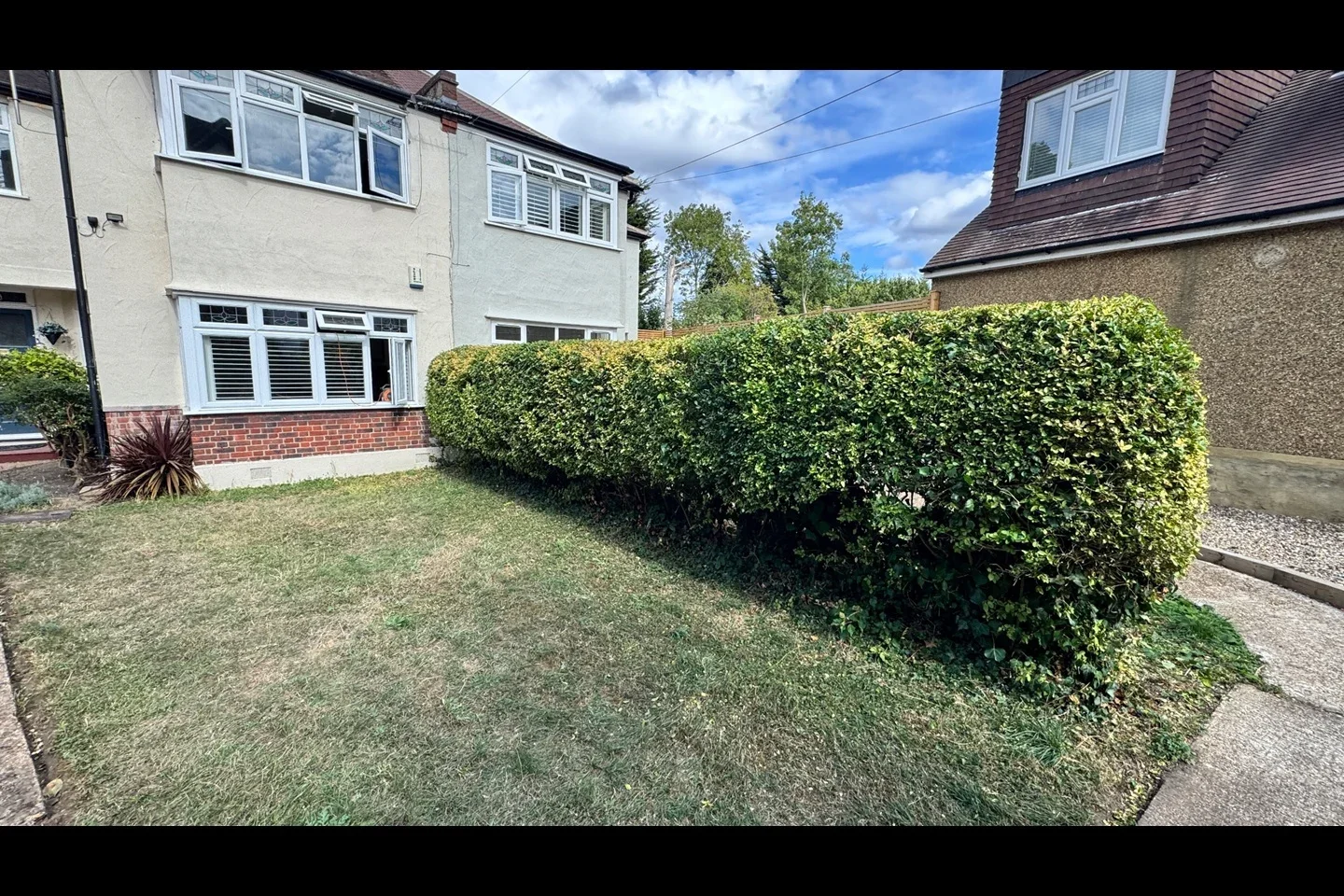 Flat Maycross Avenue in Greater London