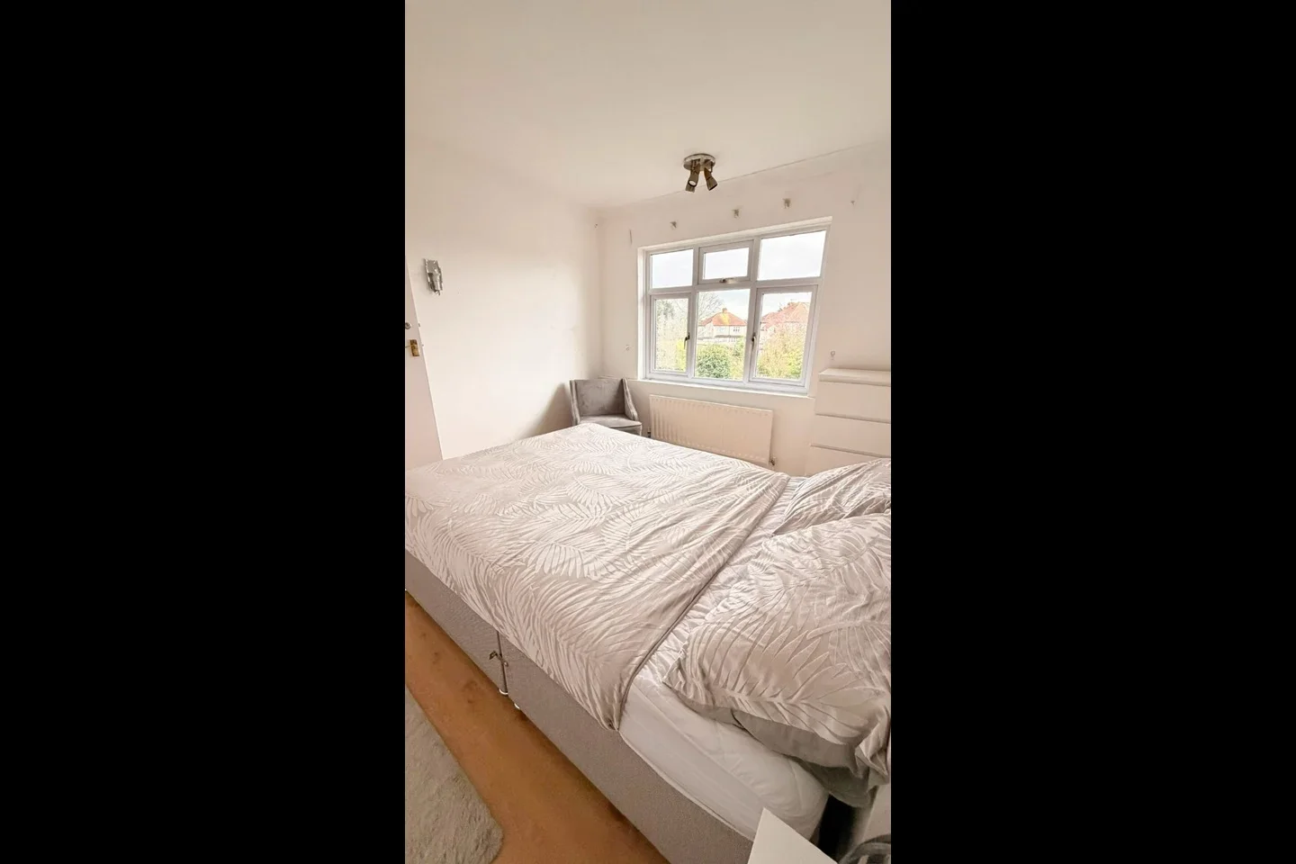 Room London Road in Ebbsfleet Garden City