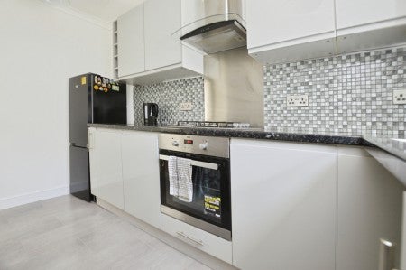Flat Ling Road in Greater London