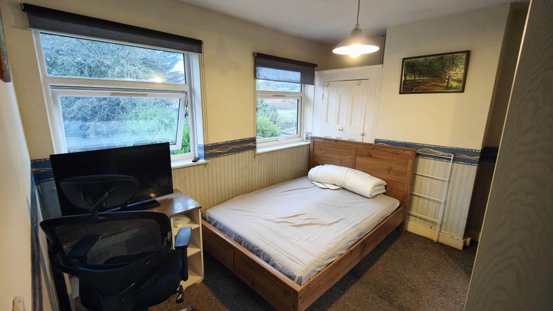 Room Wyld Way in Greater London