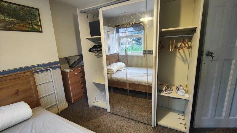 Room Wyld Way in Greater London