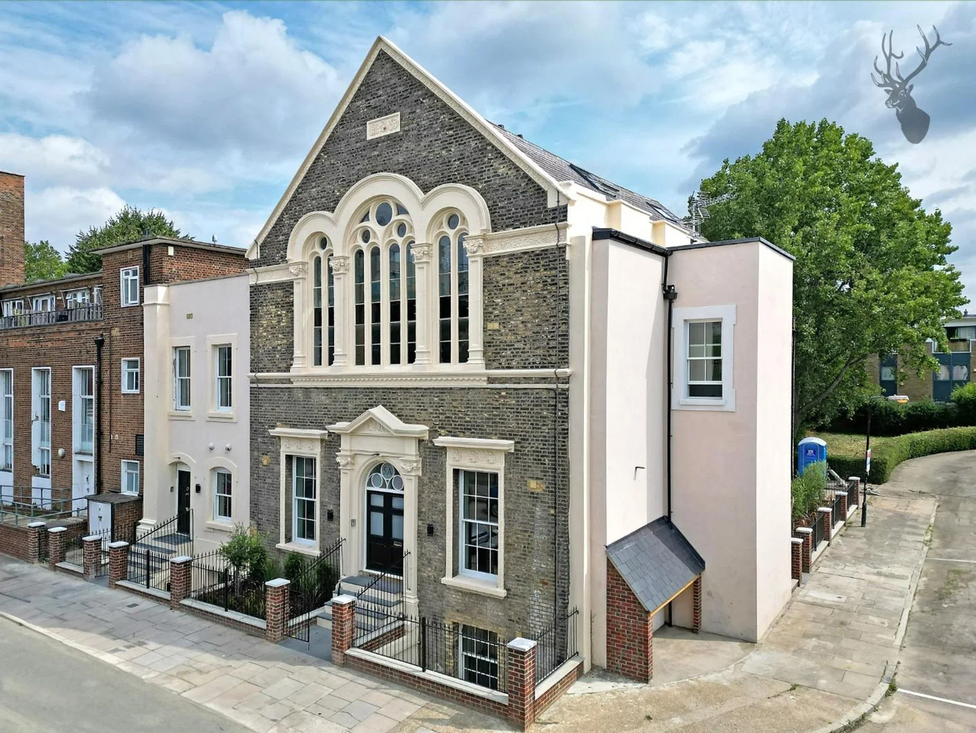 Flat Court Yard in Greater London