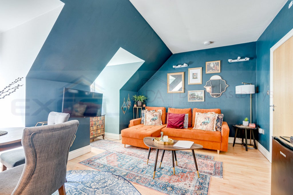 Flat Finchley Road in Greater London