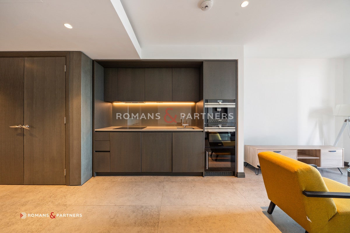 Flat Blackfriars Road in Greater London