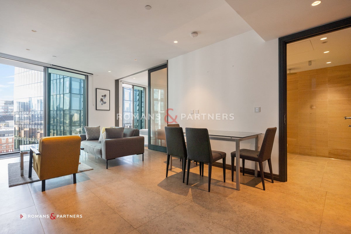 Flat Blackfriars Road in Greater London