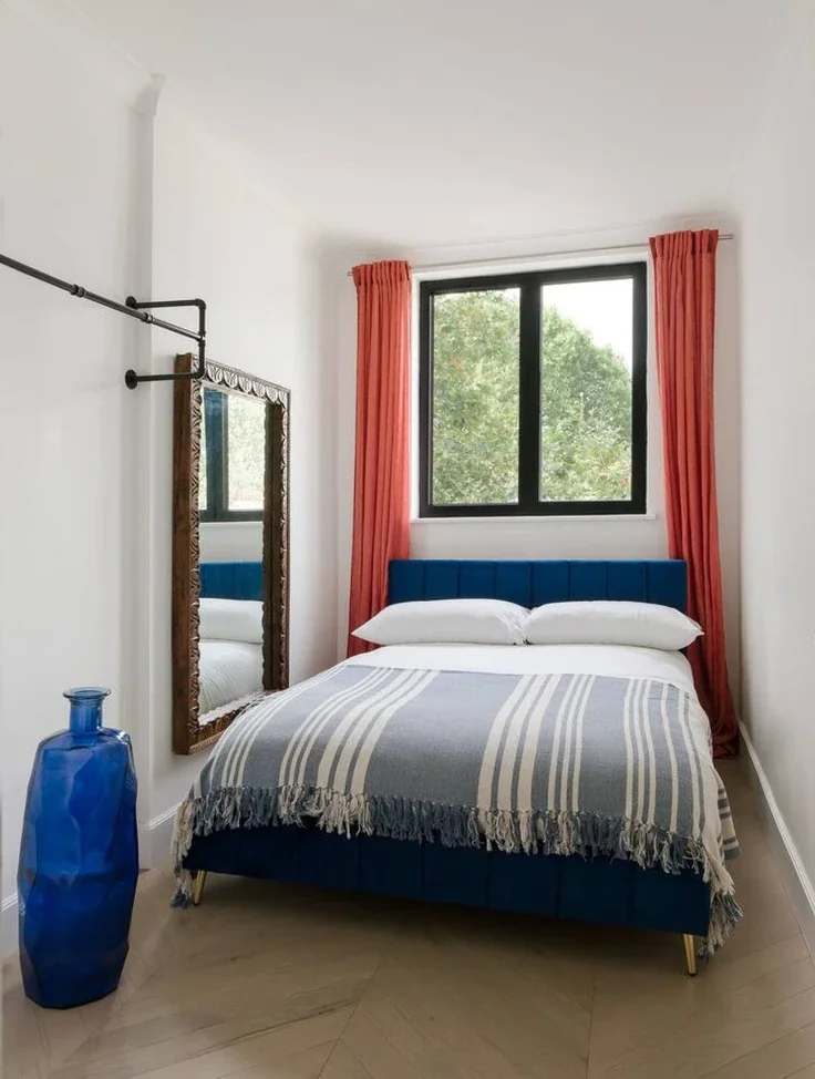 Flat Holland Road in Greater London