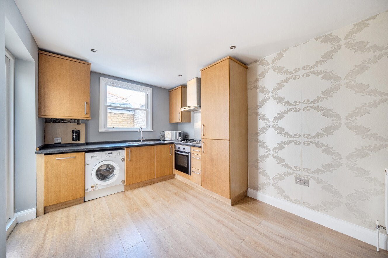 Flat Earlsfield Road in Greater London