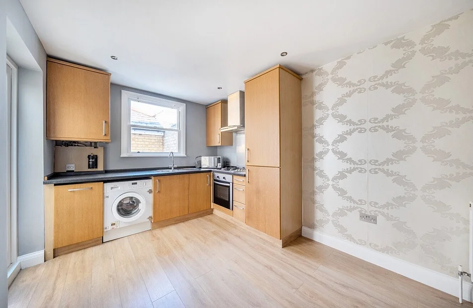 Flat Earlsfield Road in Greater London