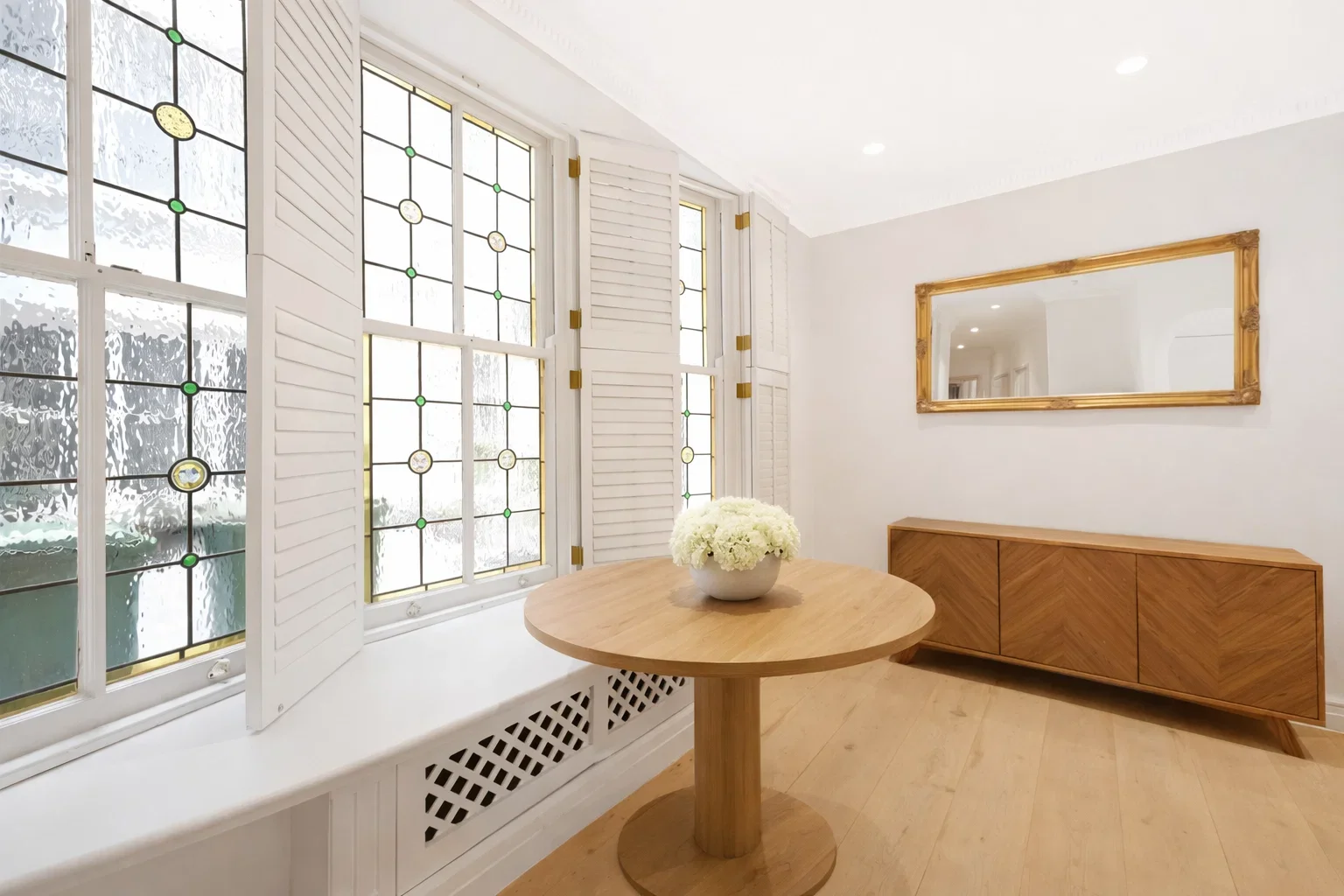 Flat Basil Street in Greater London
