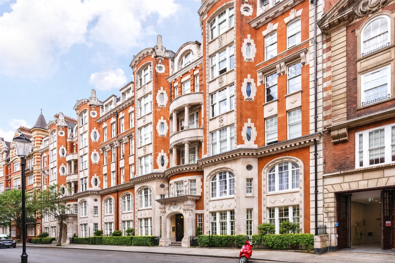 Flat Basil Street in Greater London
