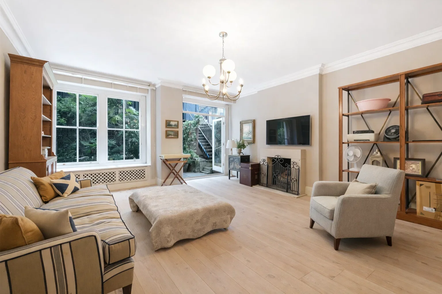 Flat Basil Street in Greater London