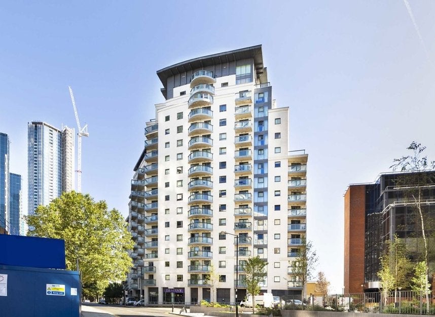 Flat Limeharbour in Greater London