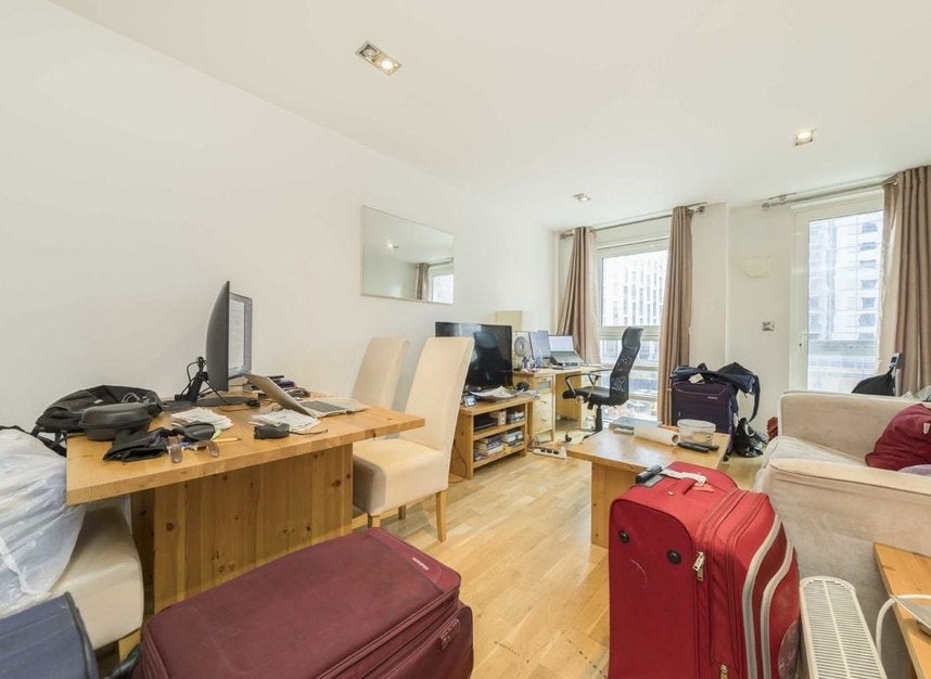 Flat Limeharbour in Greater London