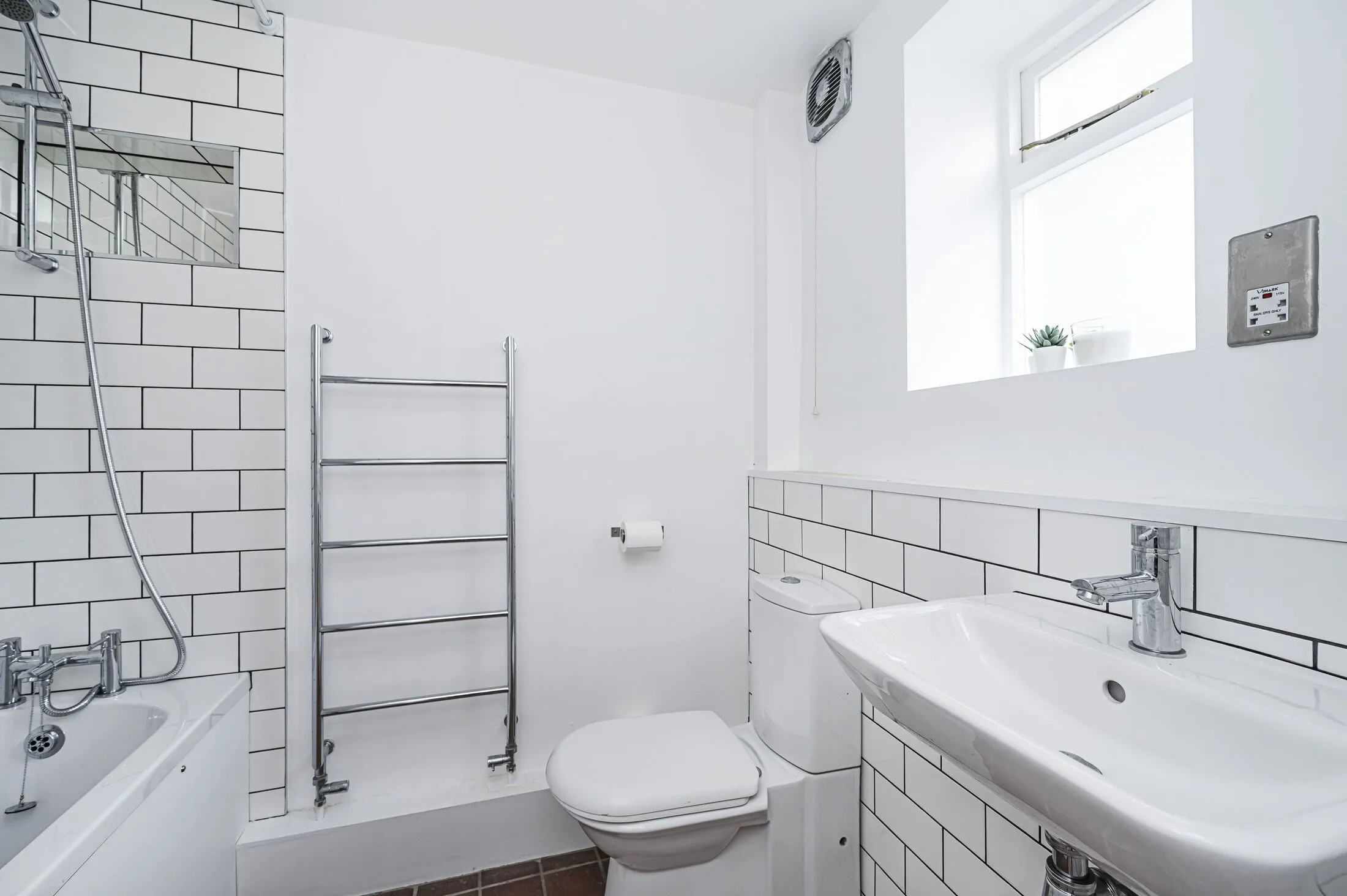 Flat Clark Street in Greater London