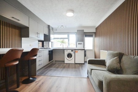 Flat Delamere Road in Reading