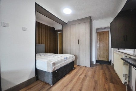 Flat Delamere Road in Reading