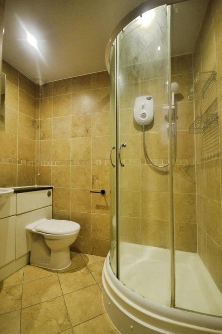 Flat Delamere Road in Reading