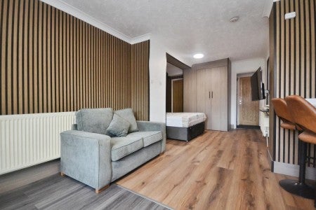 Flat Delamere Road in Reading