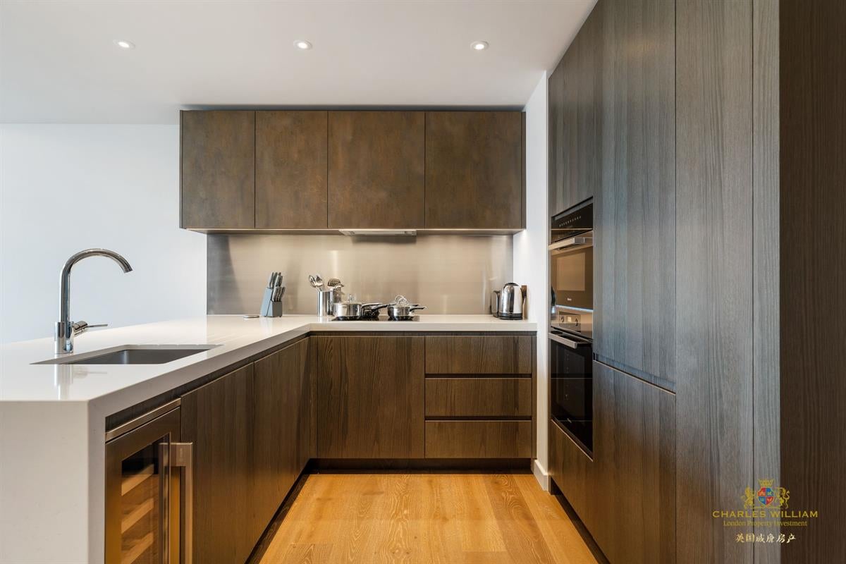 Flat Carnation Way in Greater London