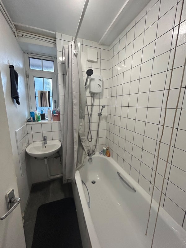 Flat Tiverton Street in Greater London
