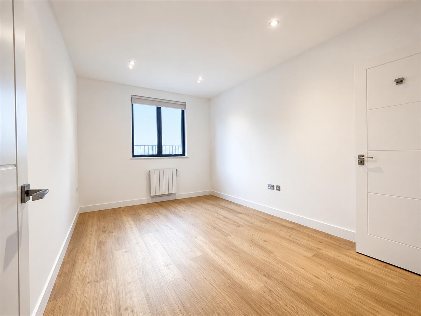 Flat Farnborough Road in Rushmoor
