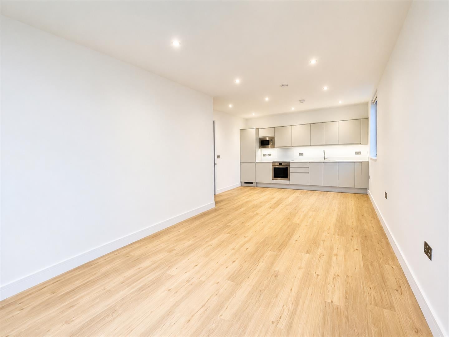 Flat Farnborough Road in Rushmoor