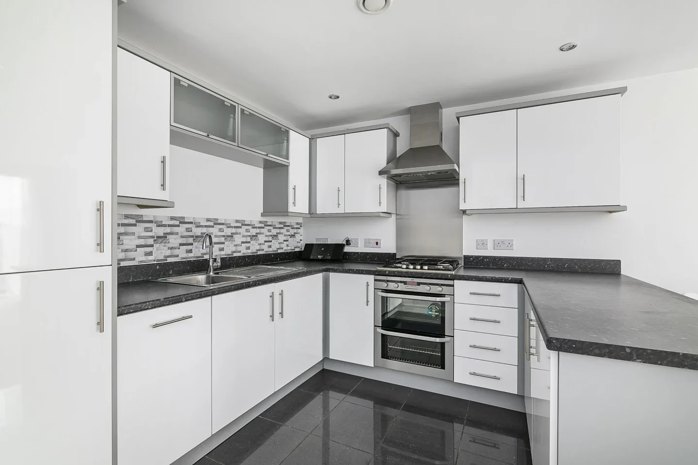 Flat Perth Road in Greater London