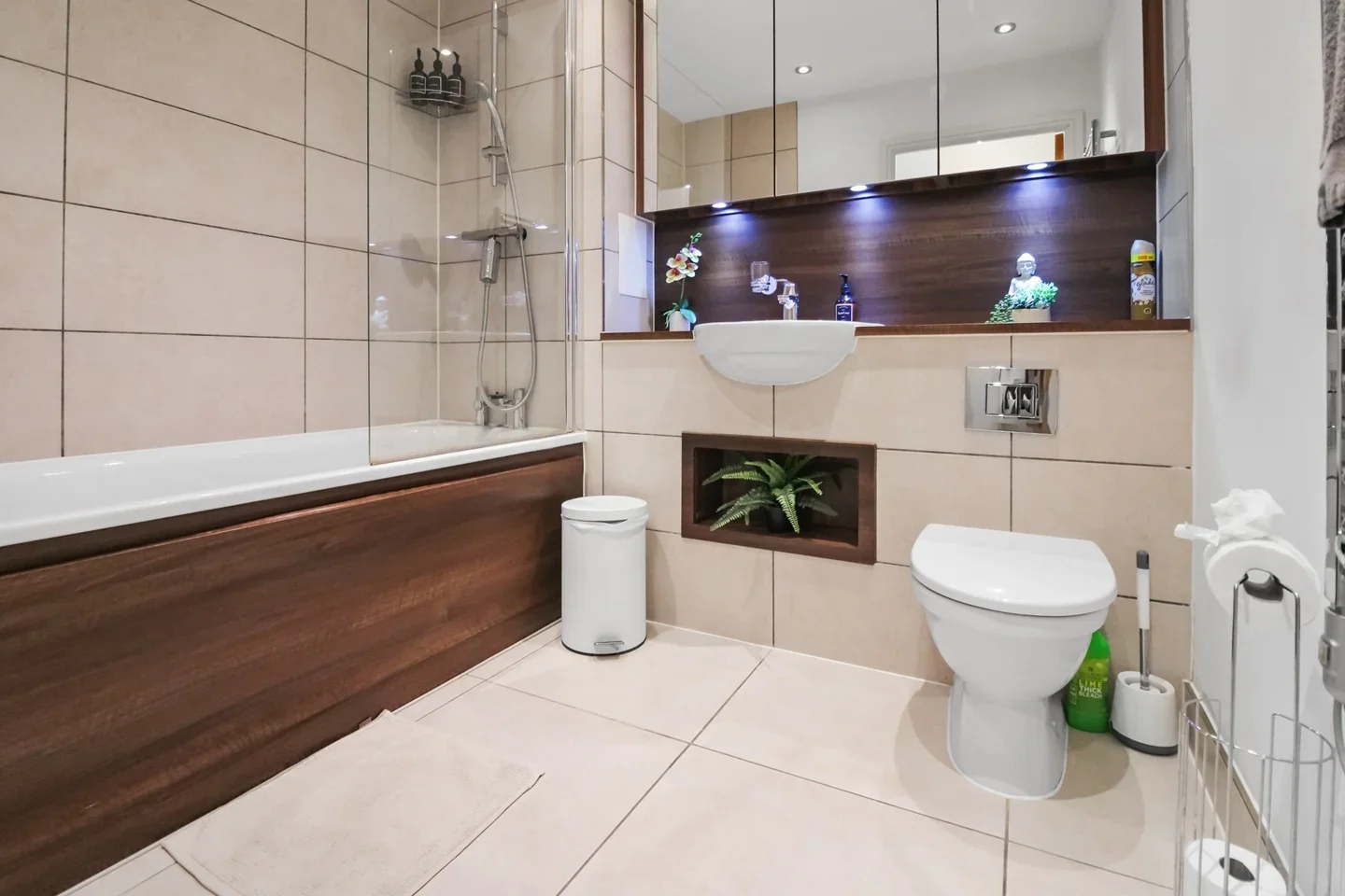 Flat Yeoman Street in Greater London