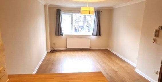 Flat Kingston Road in Borough of Spelthorne