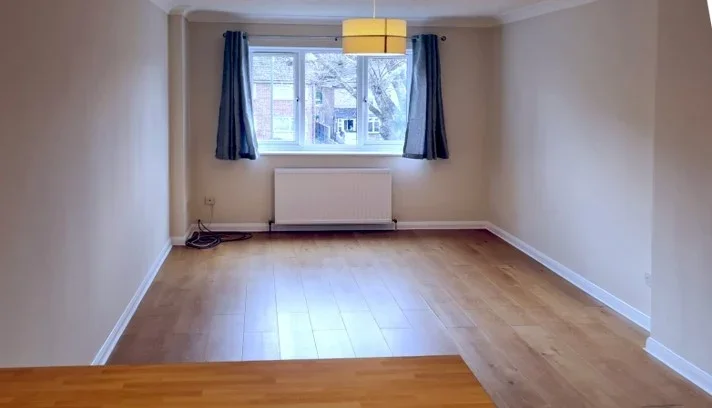 Flat Kingston Road in Borough of Spelthorne