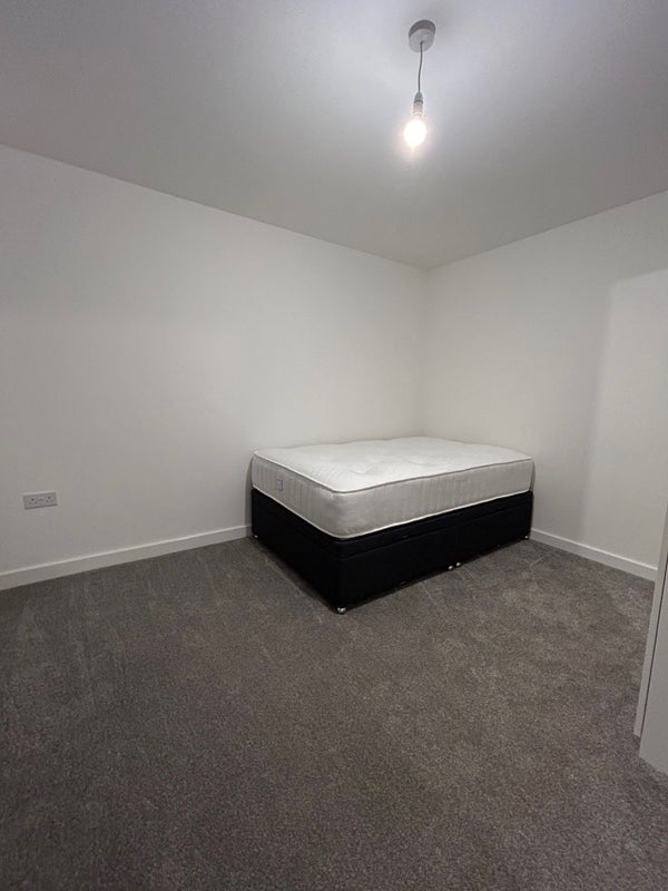 Room Shrub Leaze in Bristol