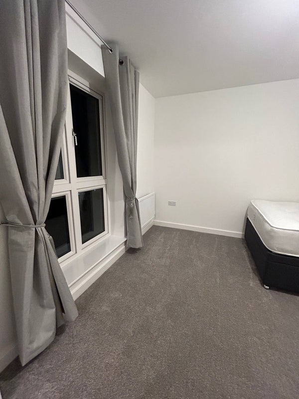 Room Shrub Leaze in Bristol
